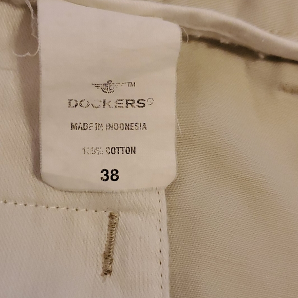 Dockers Men's Shorts - Picture 5 of 8